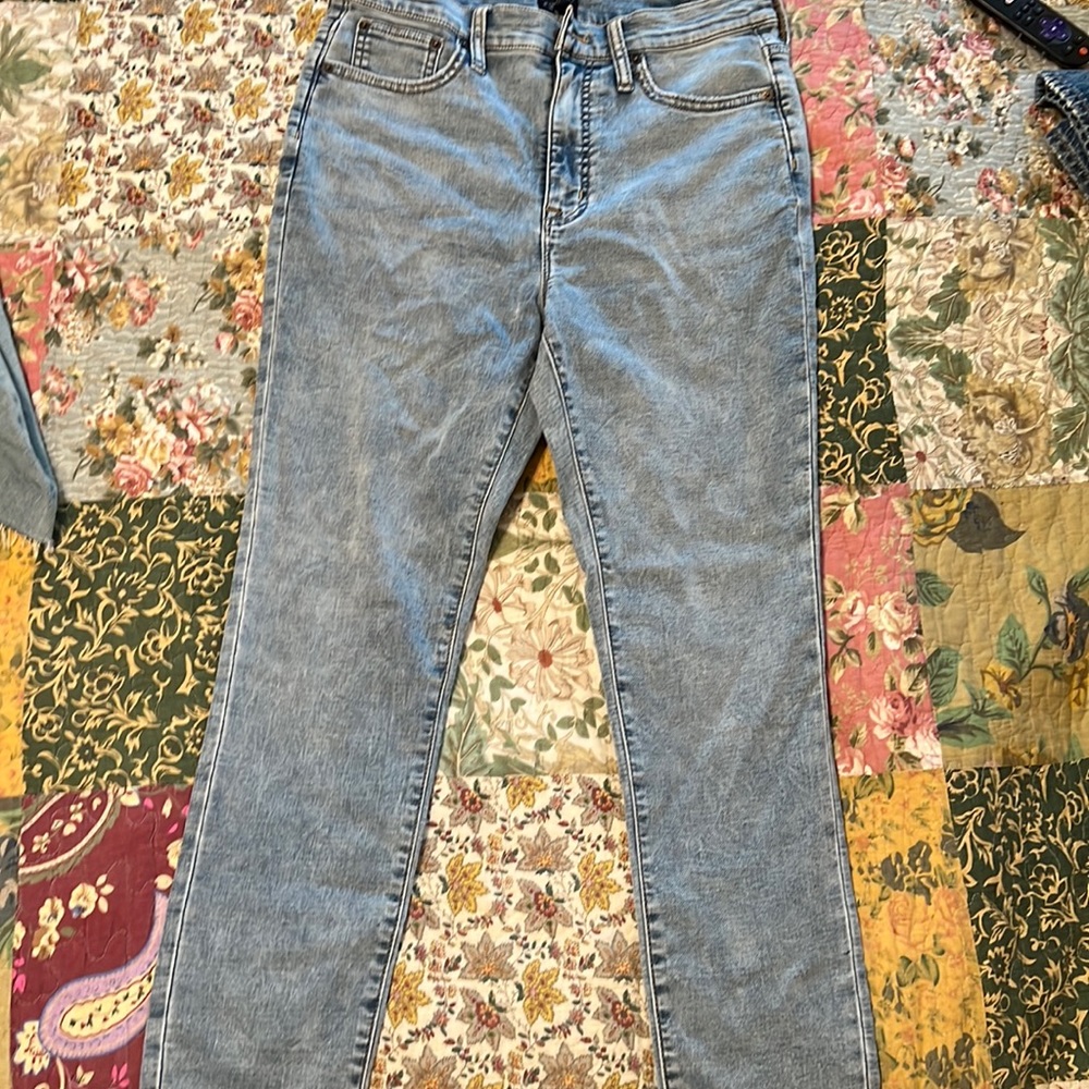 10 inch skinny high rise jeans in a size 29.